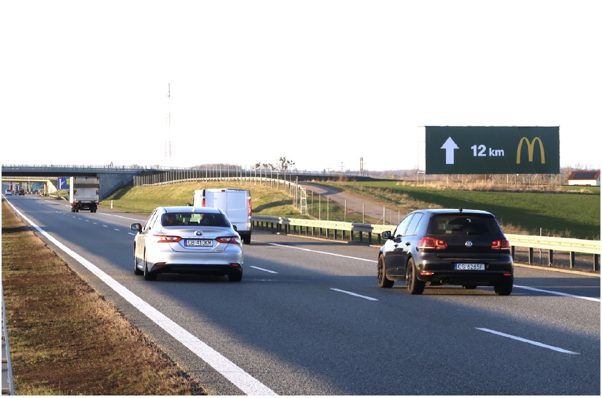 Reklama przy autostradzie – skuteczne billboardy przy A1, A2 i A4 w szczycie sezonu