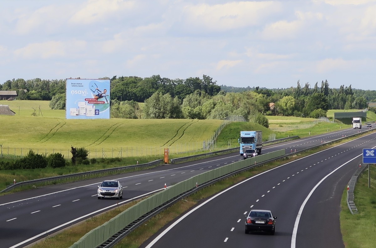 Sezon wakacyjny – najlepszy czas na reklamę outdoorową